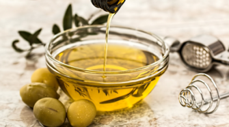 Con restos de aceite de oliva, eliminan fármacos en agua residual