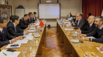 Argentina y China avanzan en la cooperación sobre plaguicidas